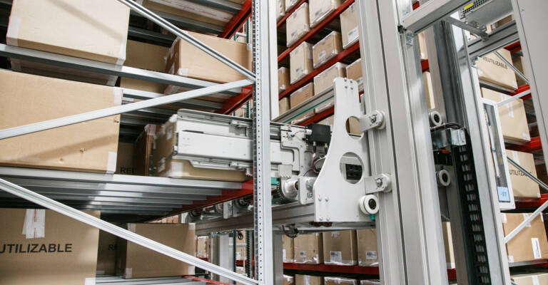 Transelevador automatizado | Transelevadores automatizados: cómo mejorar la precisión y el rendimiento en su almacén | Toyota Material Handling