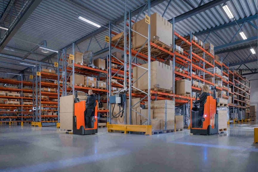 Toyota Levio en almacén | Cómo calcular la huella de carbono de su flota de carretillas paso a paso | Toyota Material Handling