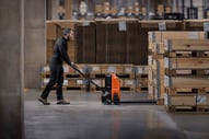 BT Tyro en almacén | Almacén de papel y packaging sostenible: requisitos y cómo equiparlo para proteger su mercancía | Toyota Material Handling