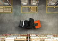 BT Vector, carretilla trilateral en el almacén| Mejores carretillas para pasillos estrechos| Toyota Material Handling