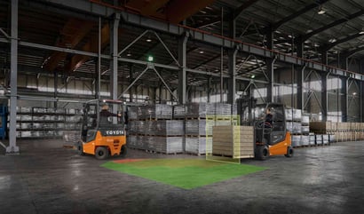 Sistema SEnS+ | Cuatro tendencias en carretillas elevadoras 2026: tecnología e IA para su almacén | Toyota Material Handling