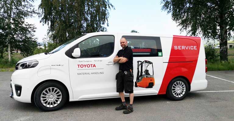 Técnico Service Toyota con furgoneta | Logística milk run: qué es, en qué consiste y ejemplos