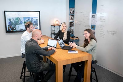 Formación de Deming El Ciclo de Deming | Ciclo de Deming (PDCA): fases y ejemplos prácticos para la mejora continua en logística | Toyota Material Handling