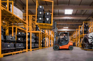 Toyota Traigo80 aplicación con carga | Capacidad de carga de una carretilla elevadora: cómo leer la placa y calcularla | Toyota Material Handling 