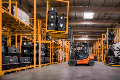 Toyota Traigo80 aplicación con carga | Capacidad de carga de una carretilla elevadora: cómo leer la placa y calcularla | Toyota Material Handling 