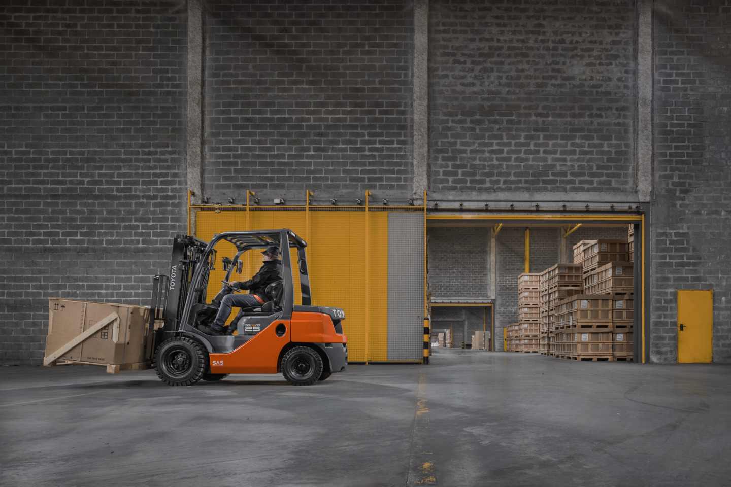 cross-docking en almacén con carretilla contrapesada | Toyota Material Handling